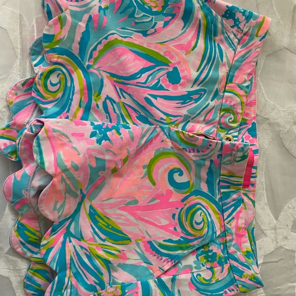 Lilly Pulitzer shorts size 8 NEVER BEEN WORN - Picture 1 of 8